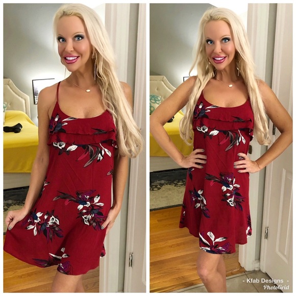 ❤️Beautiful Back Detail Wine Ruffled Floral Dress. - Picture 2 of 2